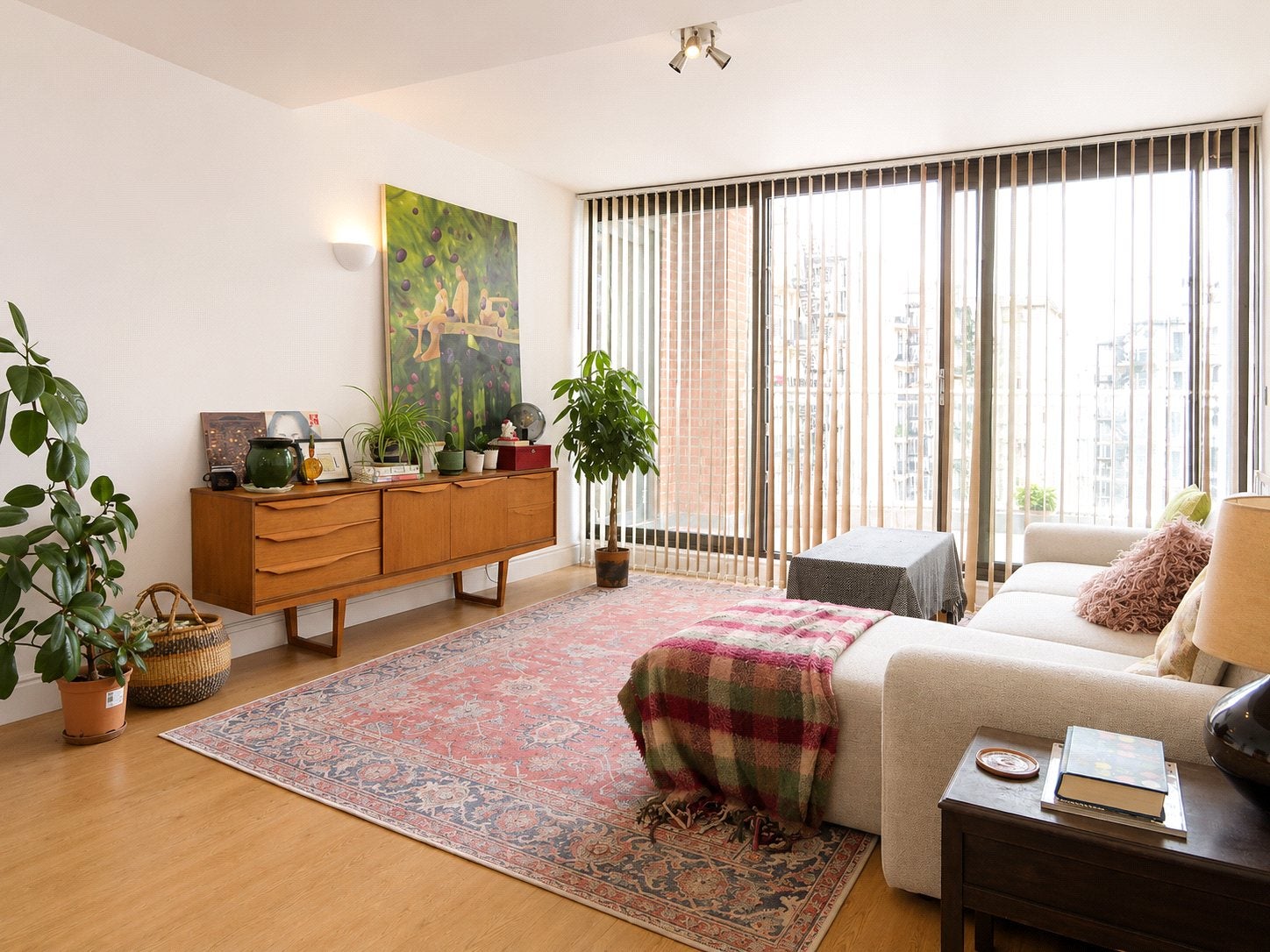 Flat Streatham High Road in Greater London