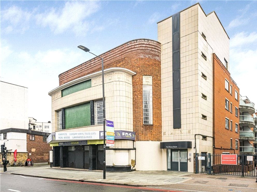 Flat Streatham High Road in Greater London