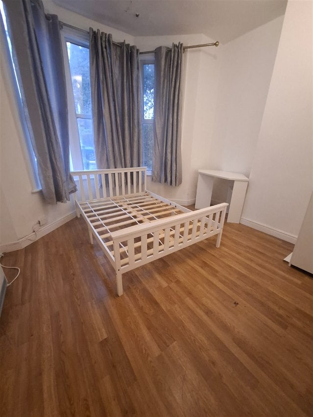 Flat Algernon Road in Greater London