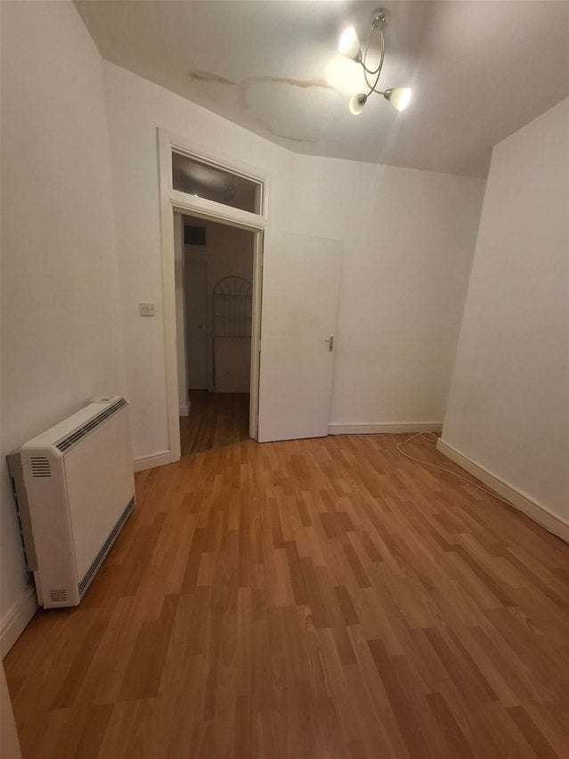 Flat Algernon Road in Greater London
