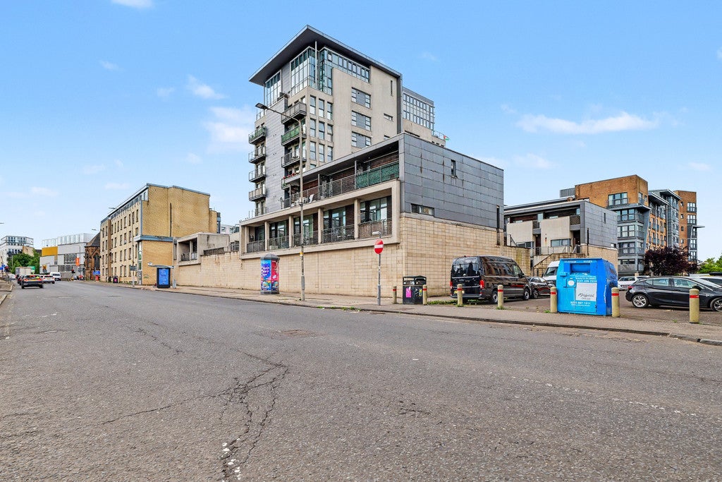 Flat Albert Drive in Glasgow