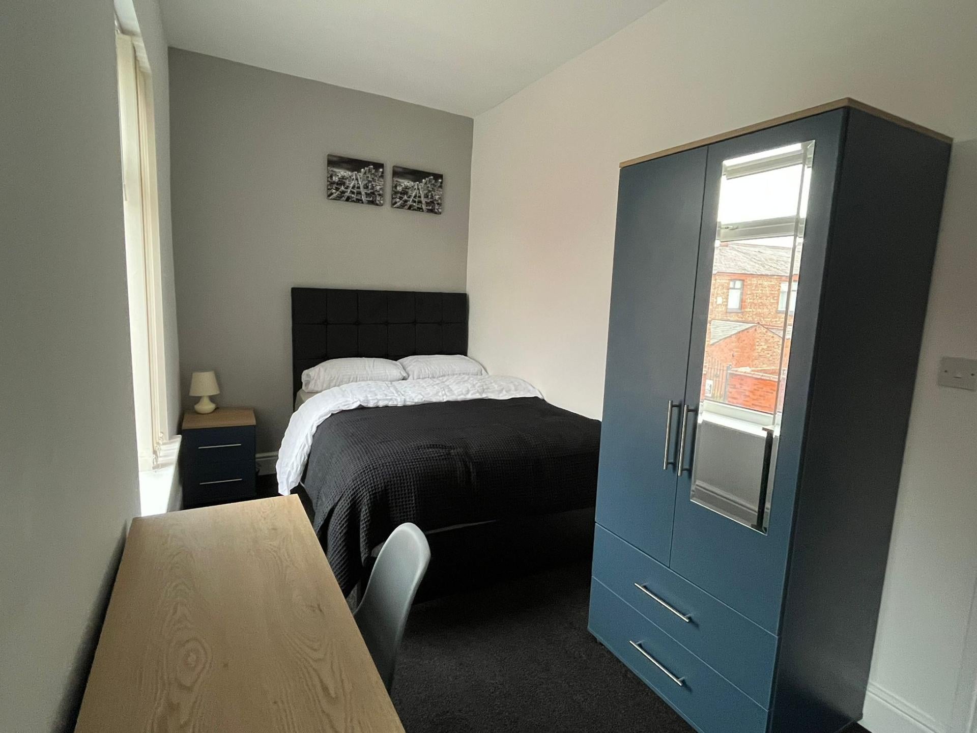 Flat Cedric Street in Salford