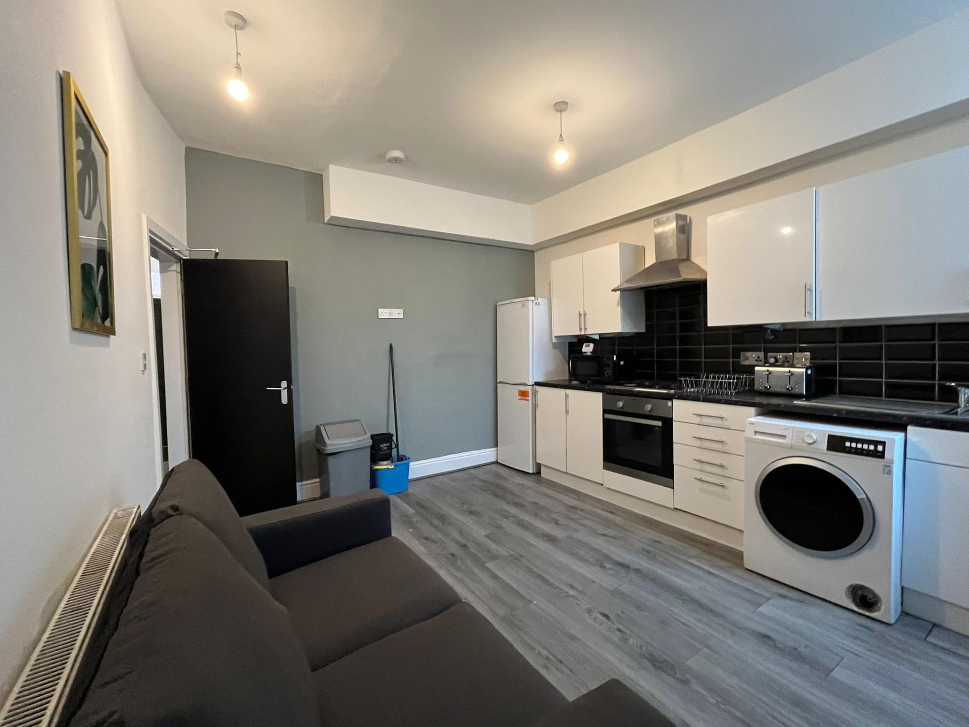 Flat Cedric Street in Salford