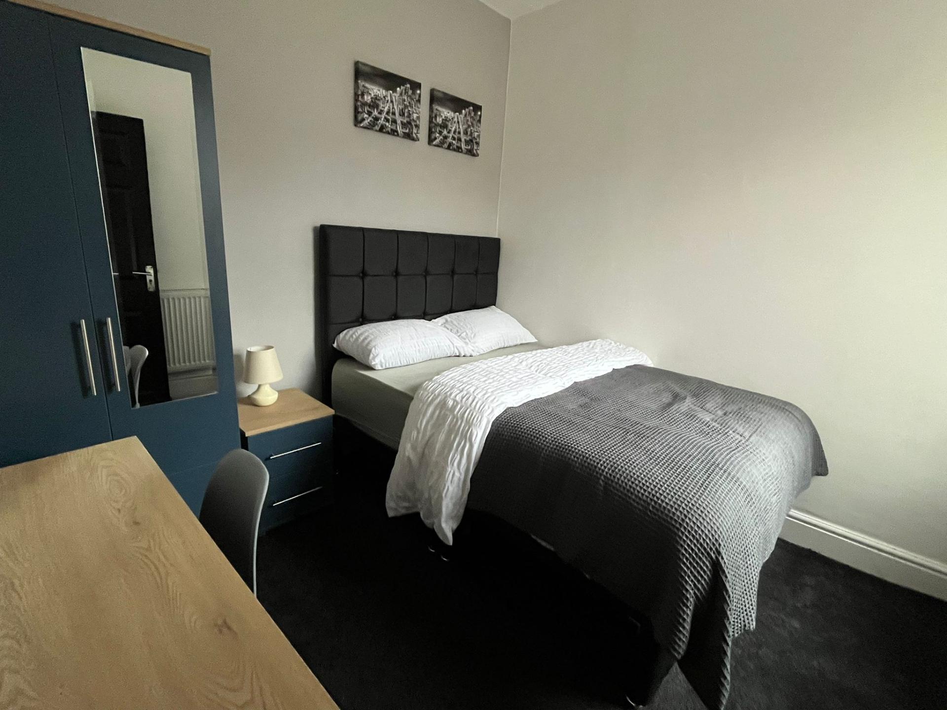 Flat Cedric Street in Salford