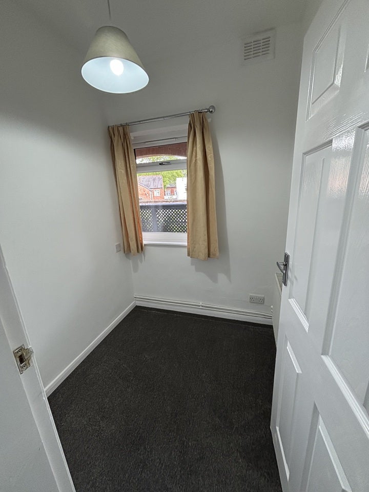 Flat Stoughton Road in Leicester