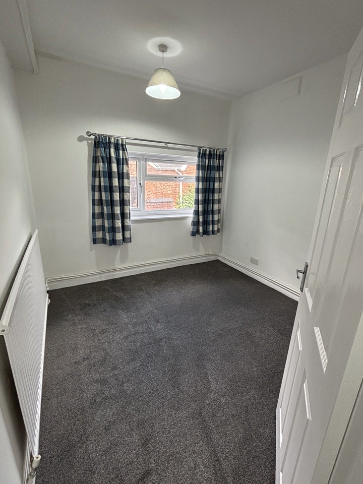 Flat Stoughton Road in Leicester