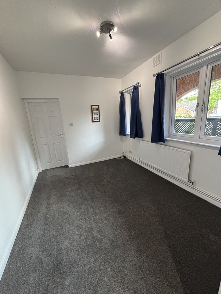 Flat Stoughton Road in Leicester