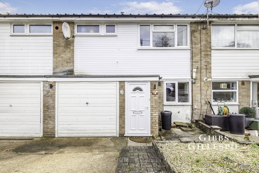 House Knoll Crescent in Greater London