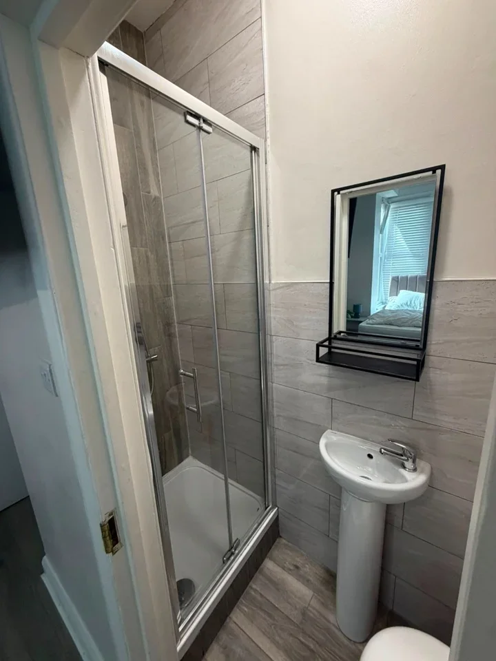 Flat Wightman Road in Greater London