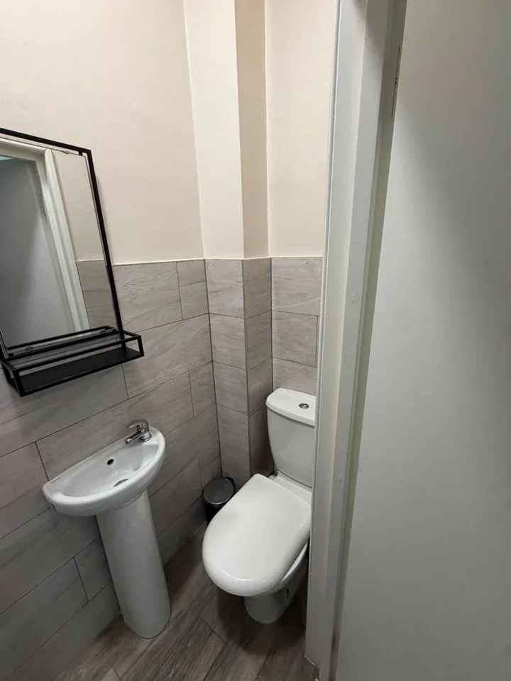 Flat Wightman Road in Greater London