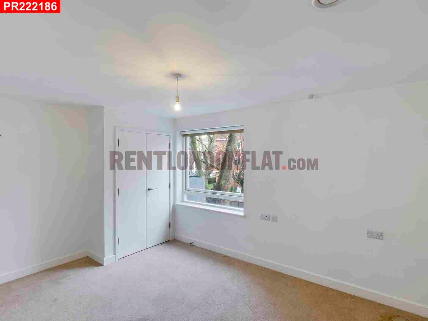 Flat Spa Road in Greater London
