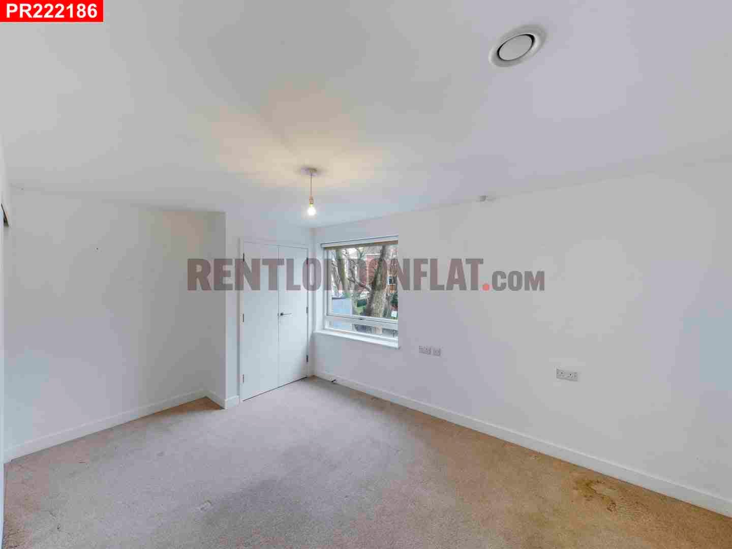 Flat Spa Road in Greater London
