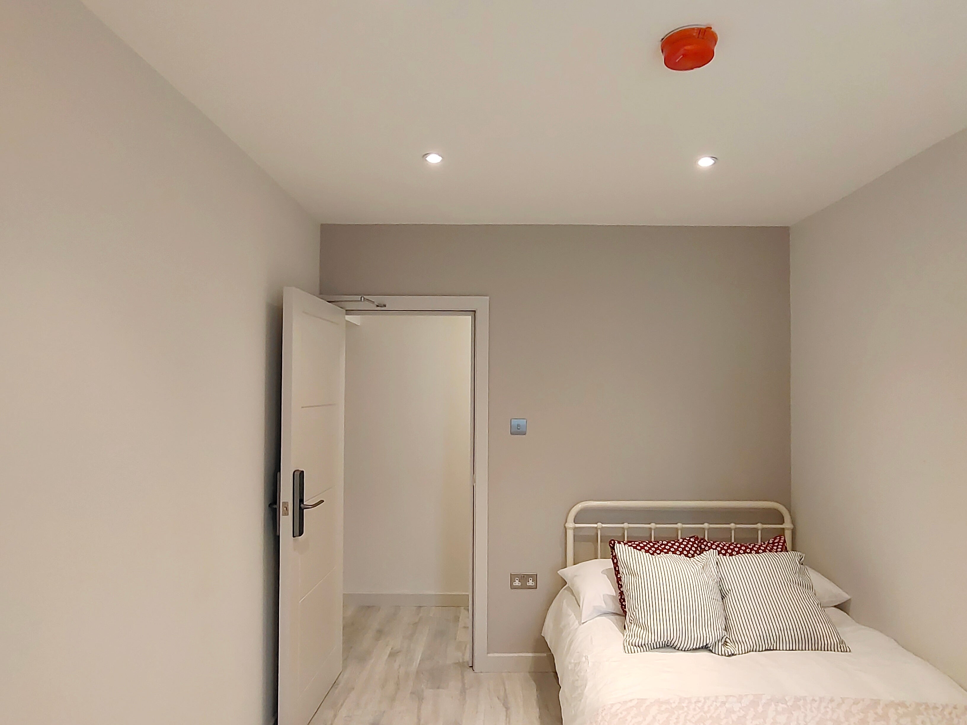 Flat Ernest Street in Greater London