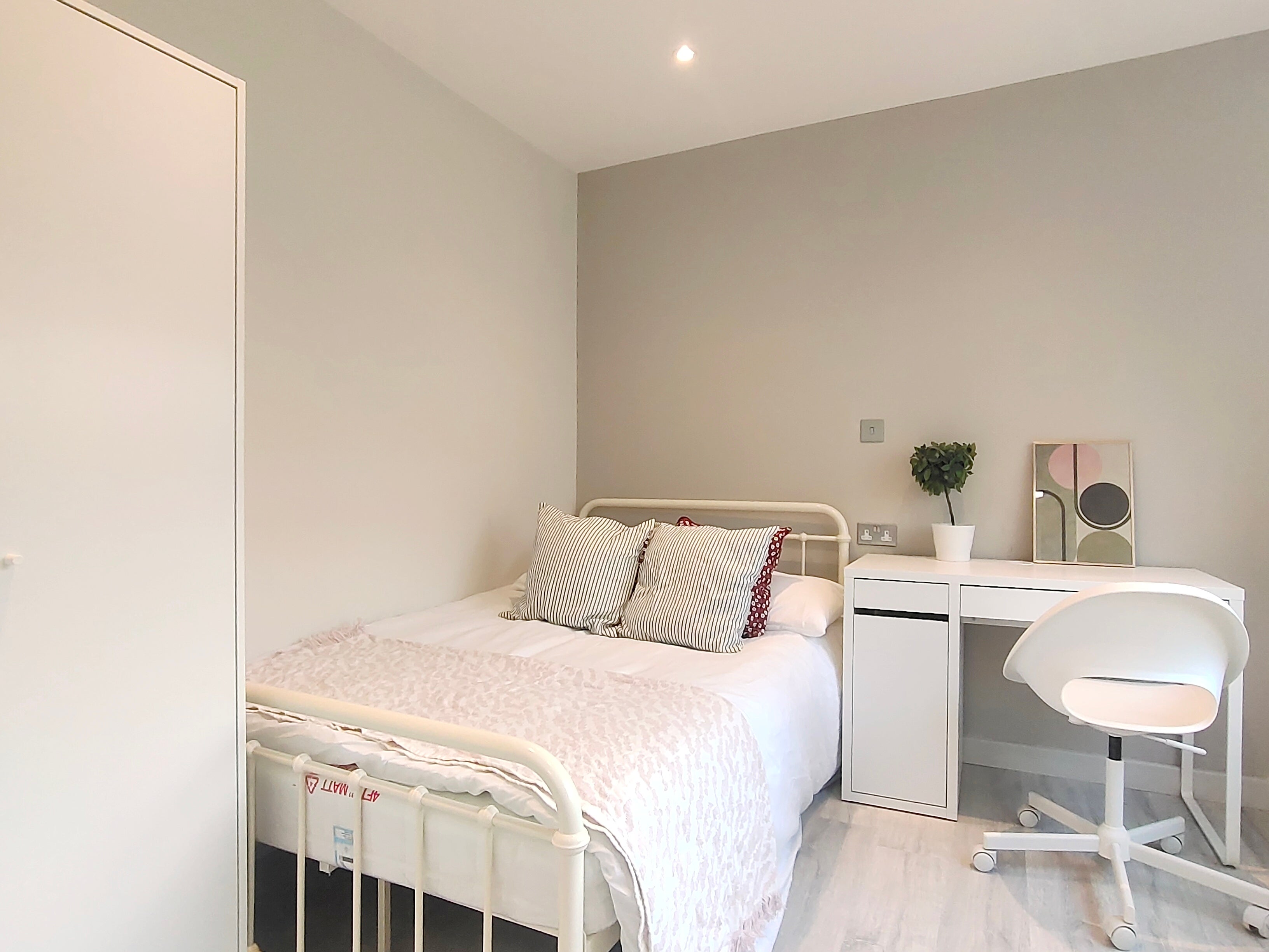 Flat Ernest Street in Greater London