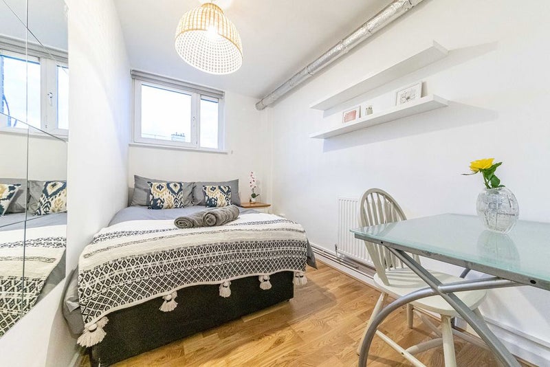 Flat Buckland Court in Amesbury