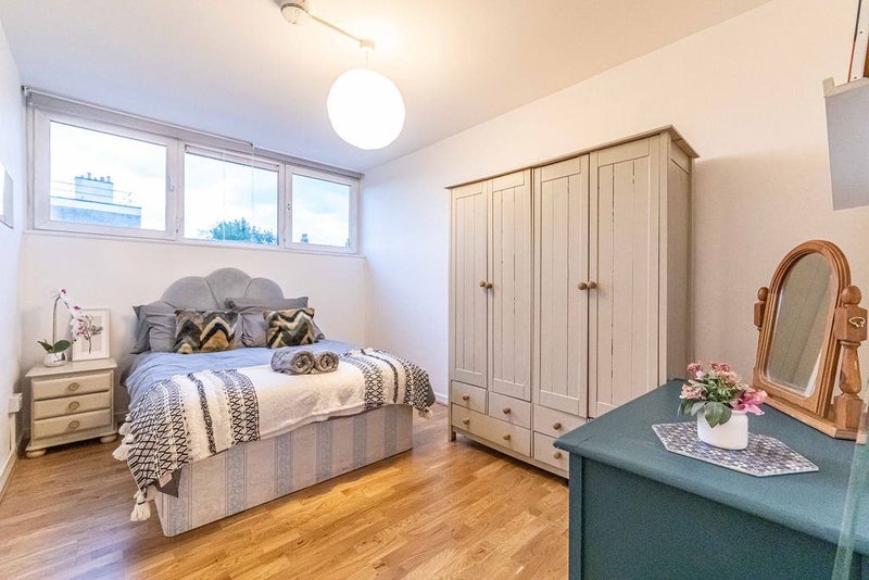 Flat Buckland Court in Amesbury