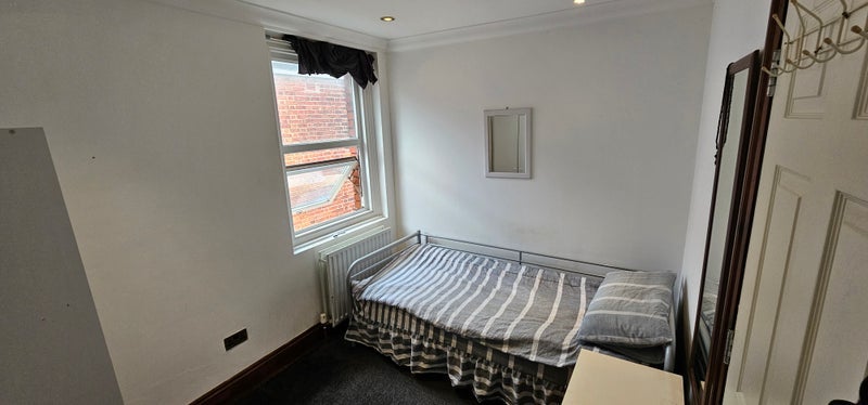 Room Mora Road in Greater London