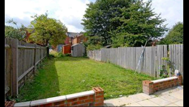 Room Mora Road in Greater London