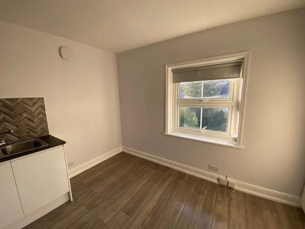 Flat Bower Mount Road in Maidstone