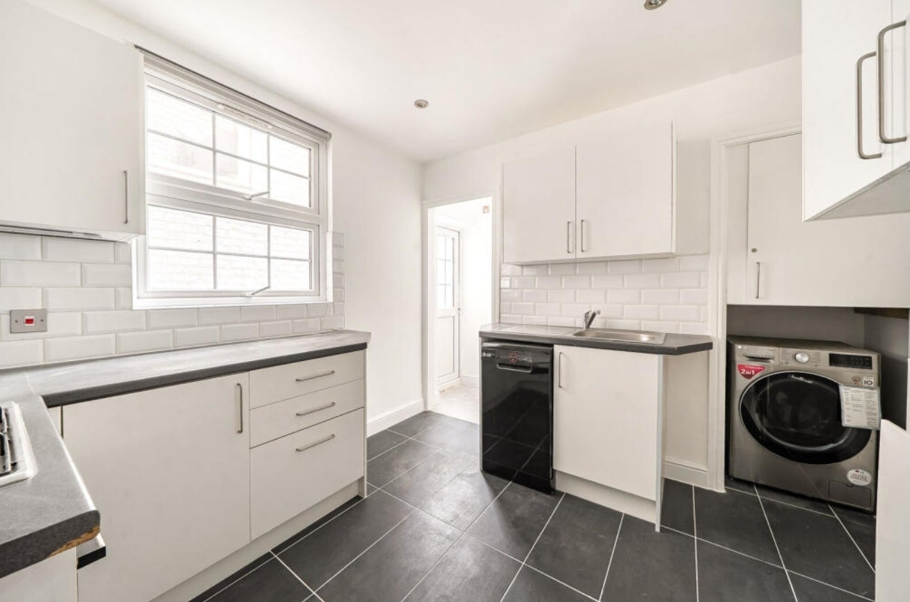 Flat Whellock Road in Greater London
