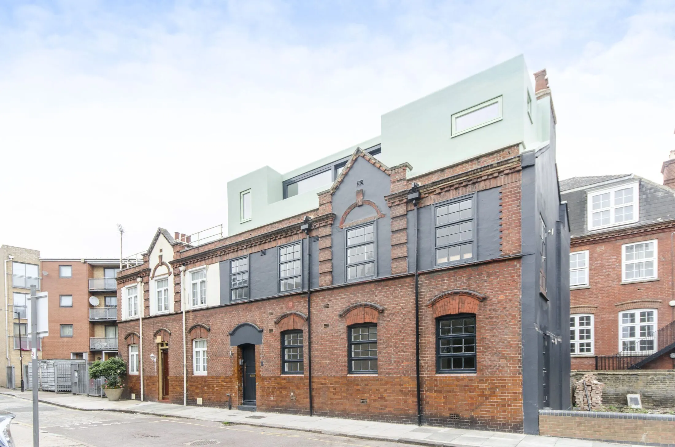 Flat Beccles Street in Greater London
