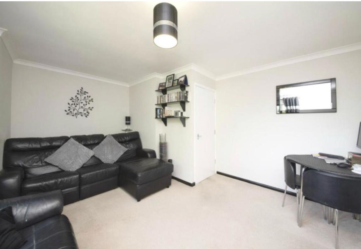 Flat Turnberry Court in Three Rivers