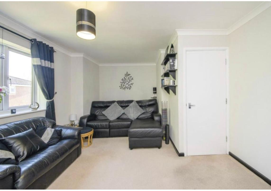 Flat Turnberry Court in Three Rivers