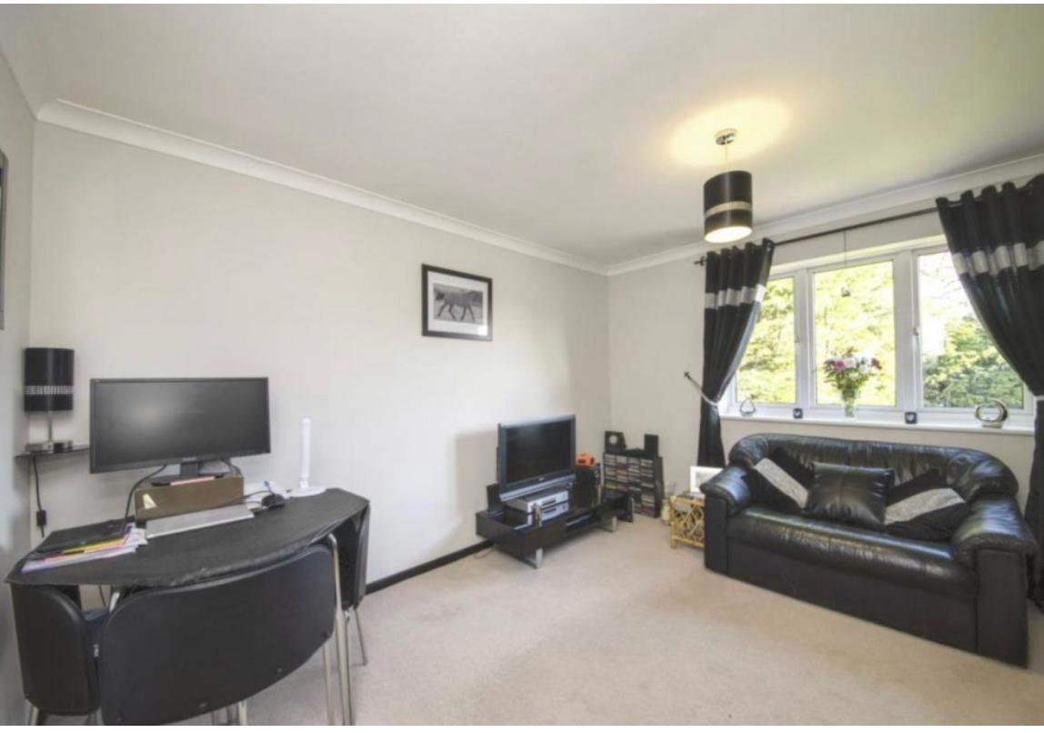 Flat Turnberry Court in Three Rivers