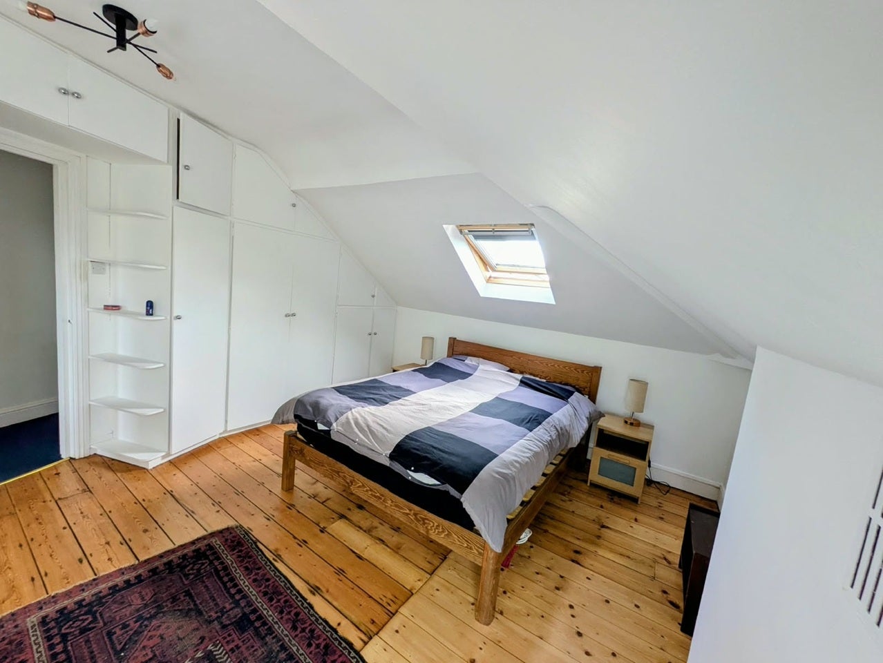 Flat Tierney Road in Greater London