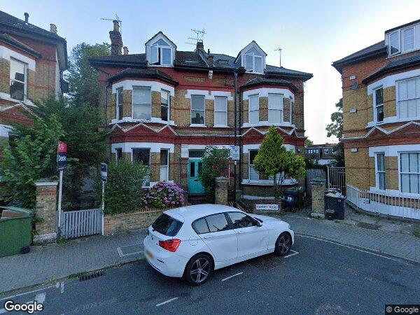 Flat Tierney Road in Greater London