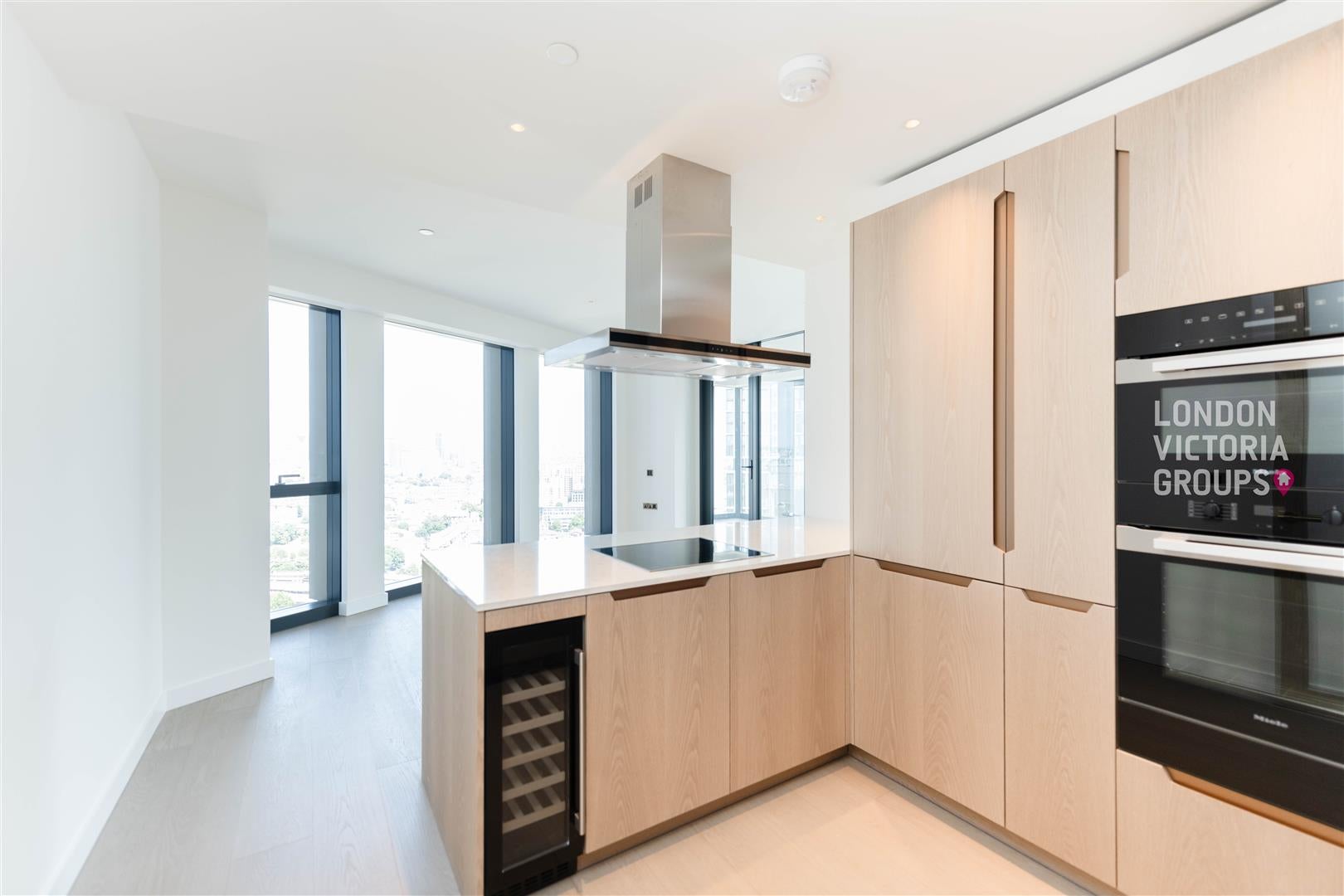 Flat Carnation Way in Greater London