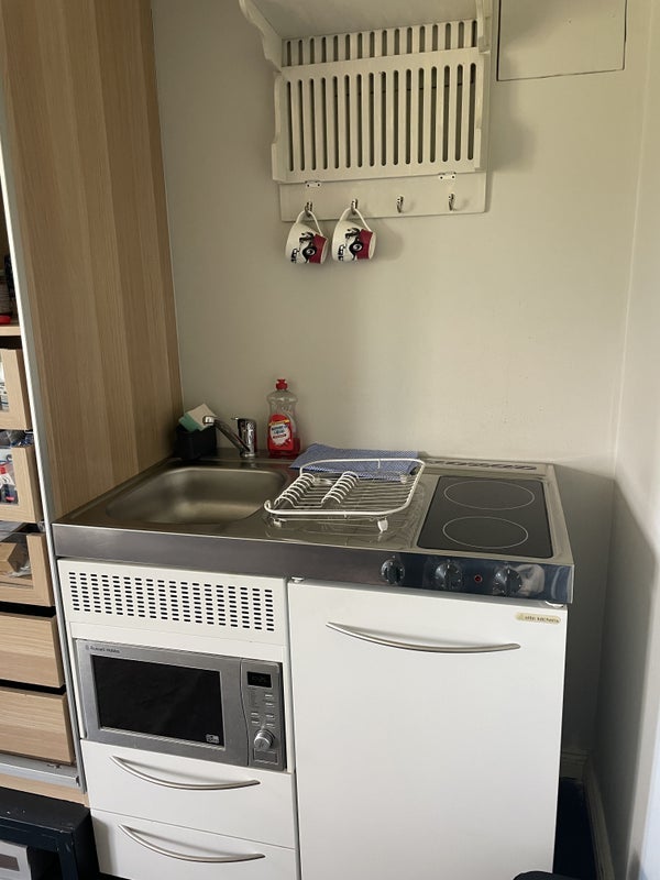 Room Winchmore Hill Road in Greater London