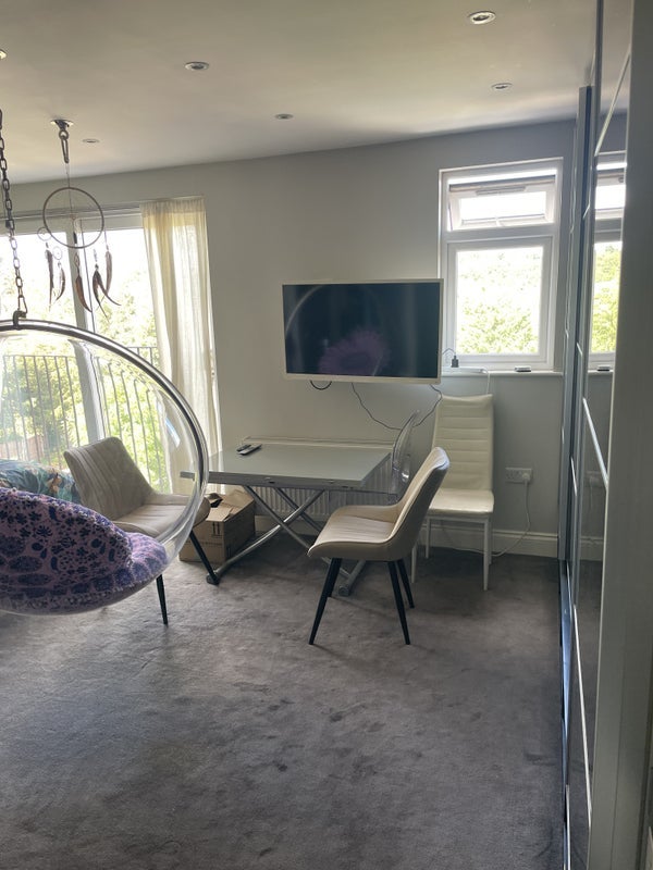 Room Winchmore Hill Road in Greater London