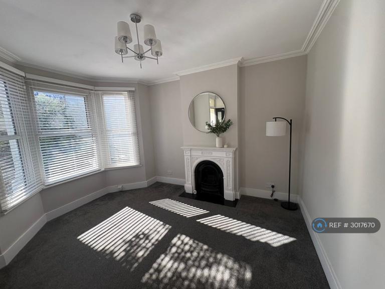 House Whitehorse Road in Greater London