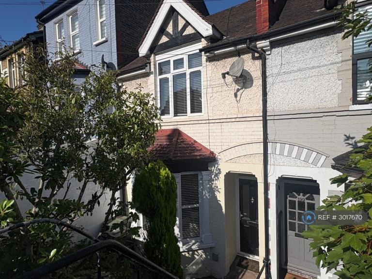 House Whitehorse Road in Greater London