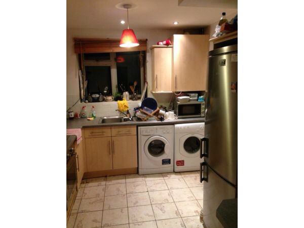 Room Dedworth Drive in Windsor
