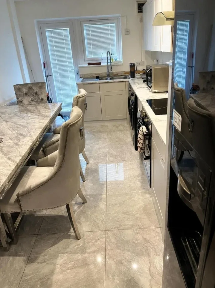 Room Knight's Hill in Greater London