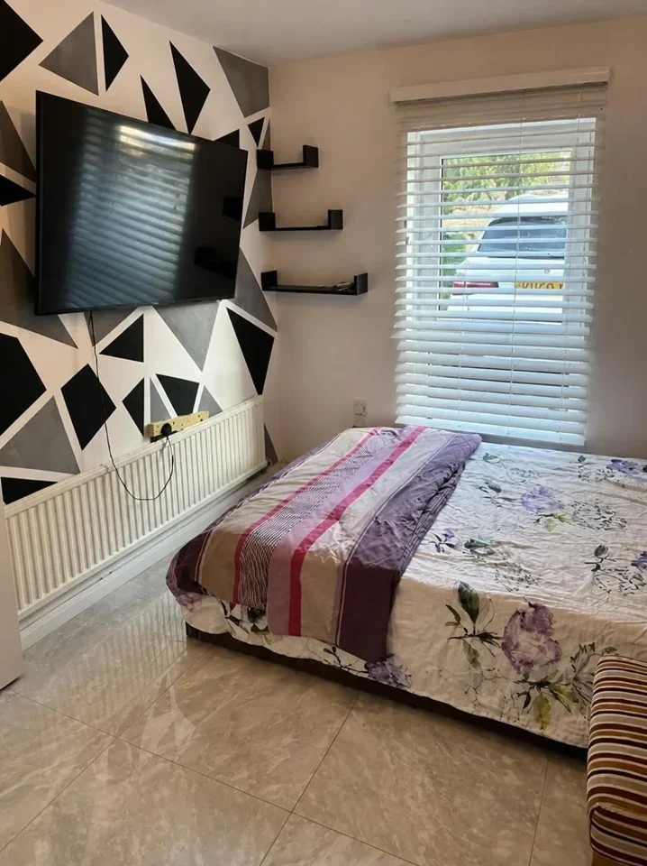 Room Knight's Hill in Greater London