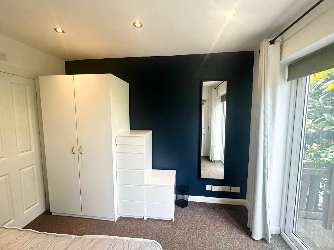 Room Burley Road in Leeds