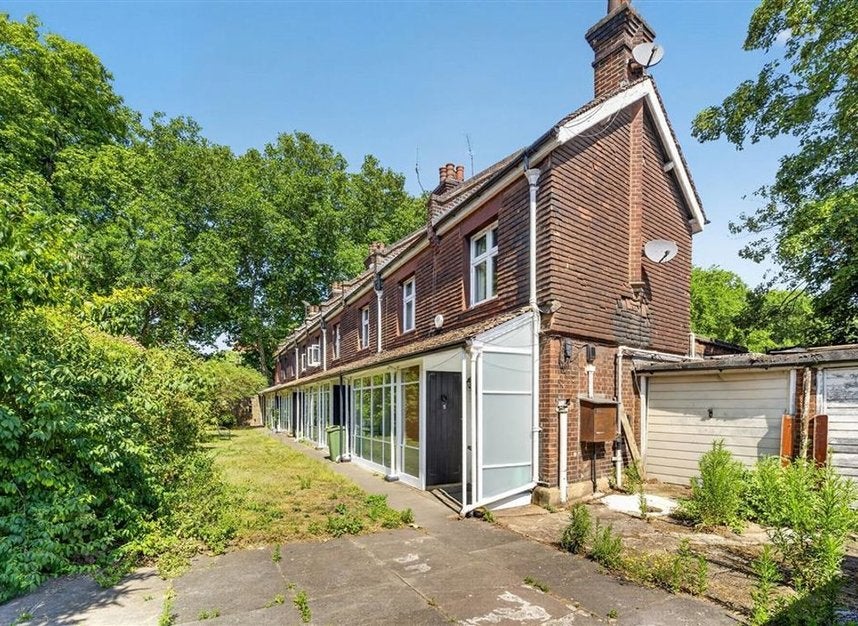 House Carlisle Lane in Greater London
