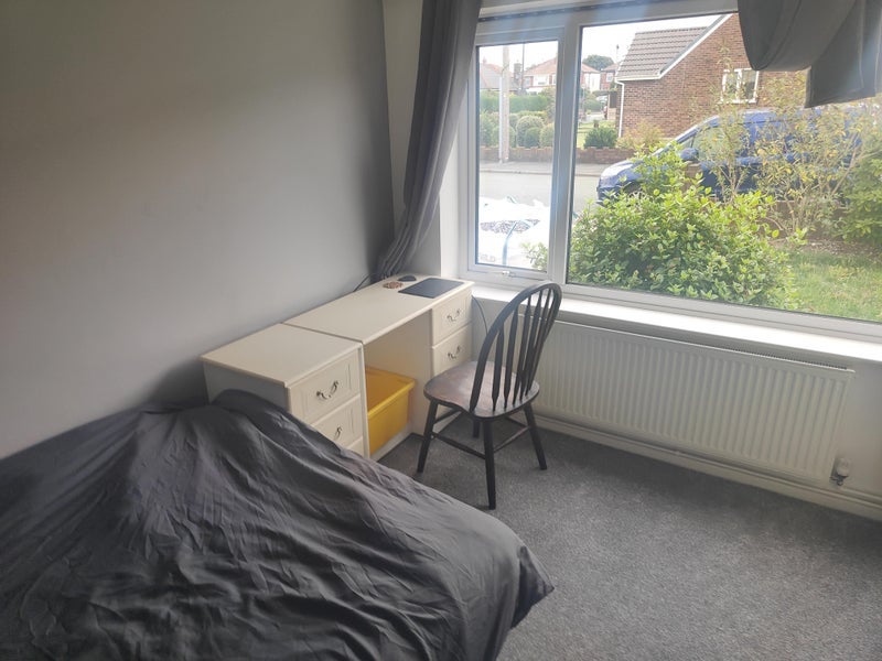 Room Fir Trees Avenue in Preston