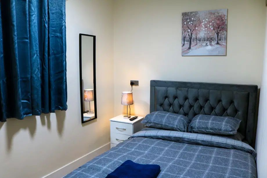 Flat Disraeli Road in Greater London
