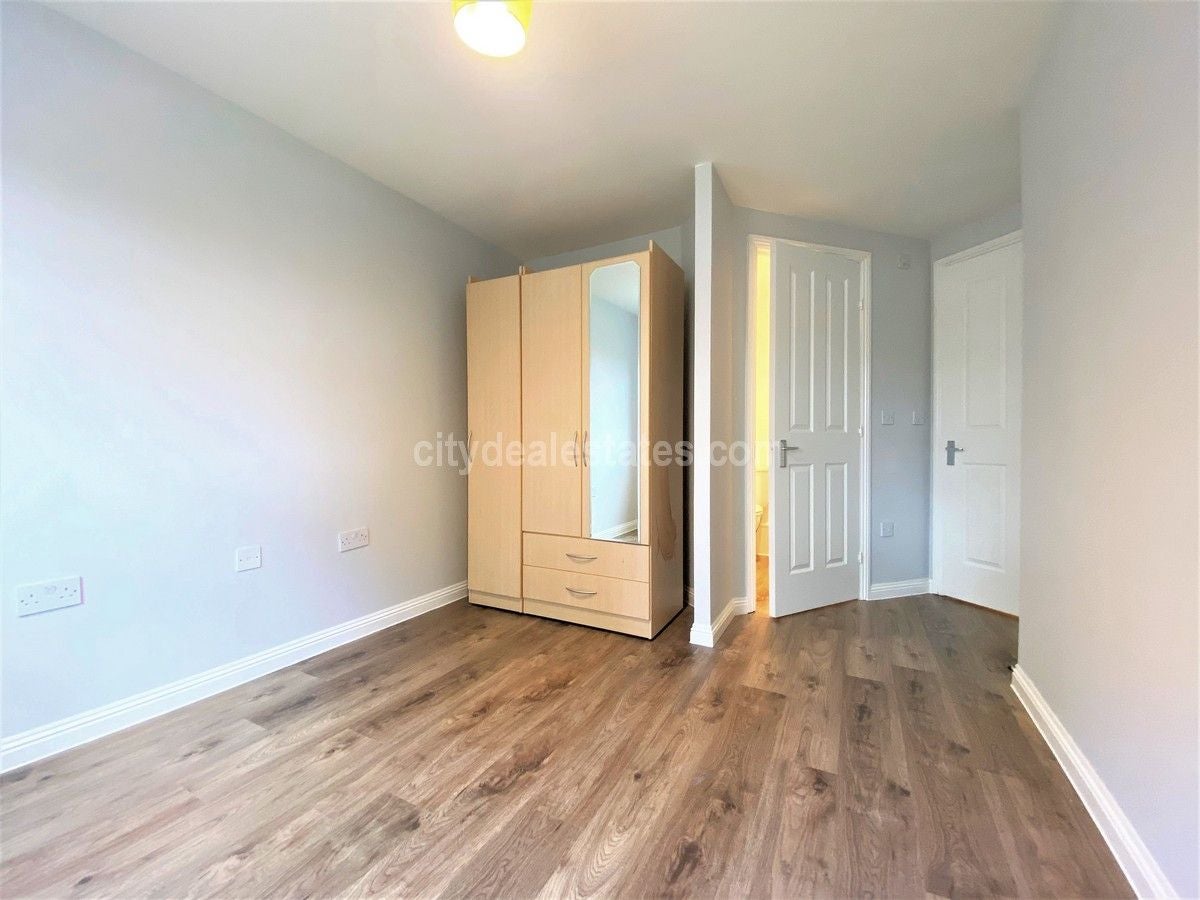 Flat Perkin Close in Greater London
