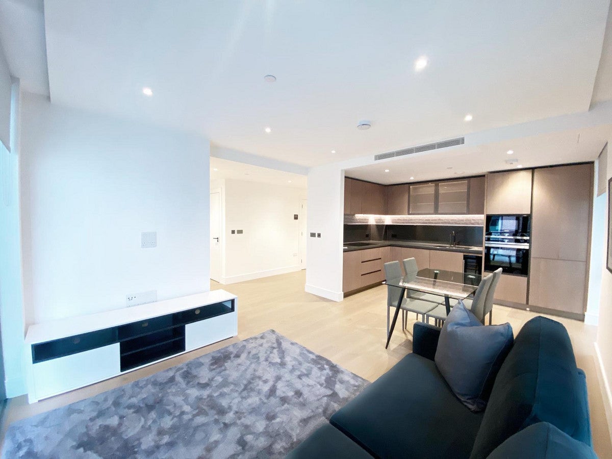 Flat Prince of Wales Drive in Greater London
