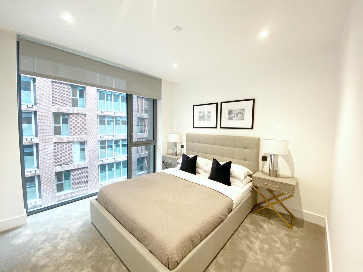 Flat Prince of Wales Drive in Greater London