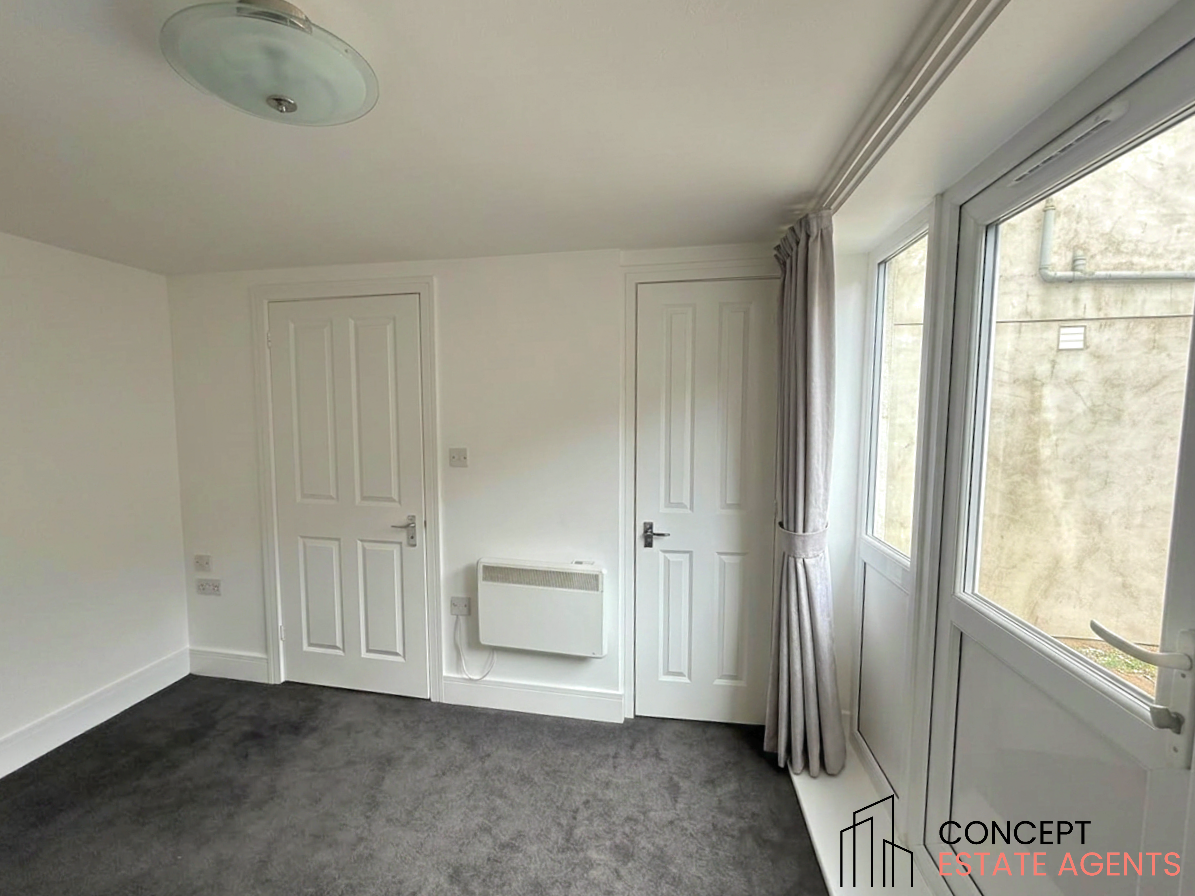 Flat Blackshaw Road in Greater London