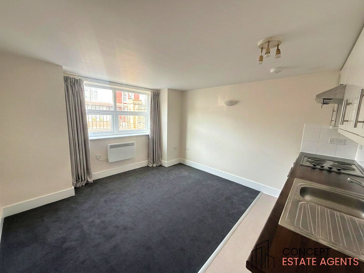 Flat Blackshaw Road in Greater London