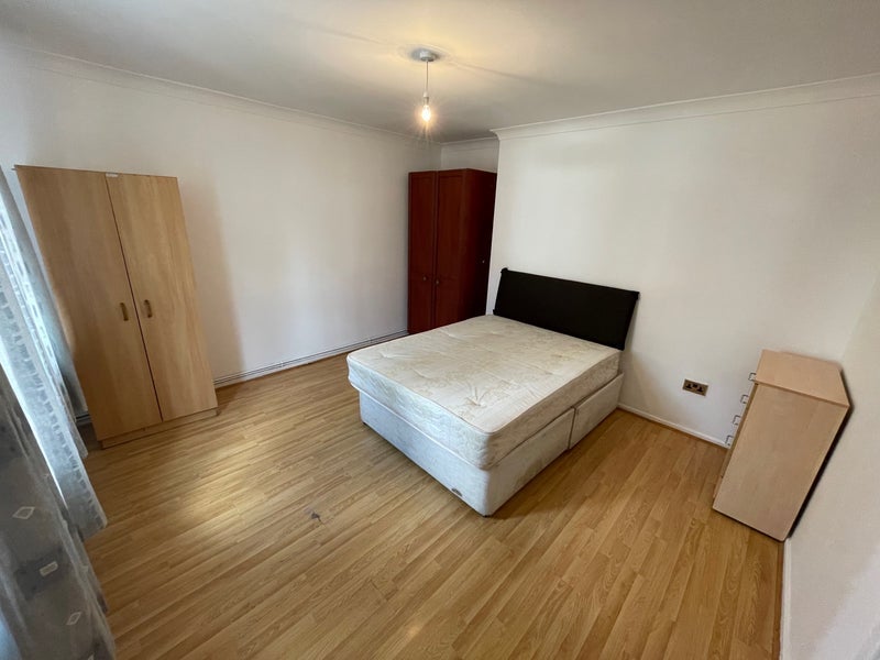 Room Argyle Road in Greater London