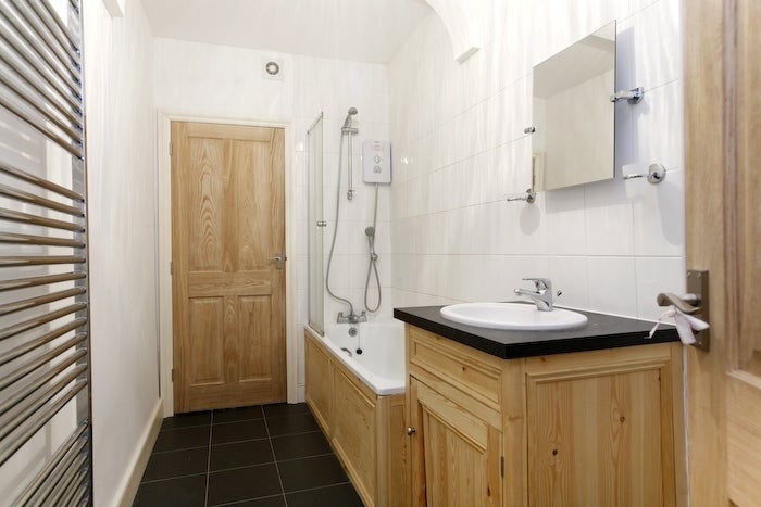 Flat Leopold Road in Greater London