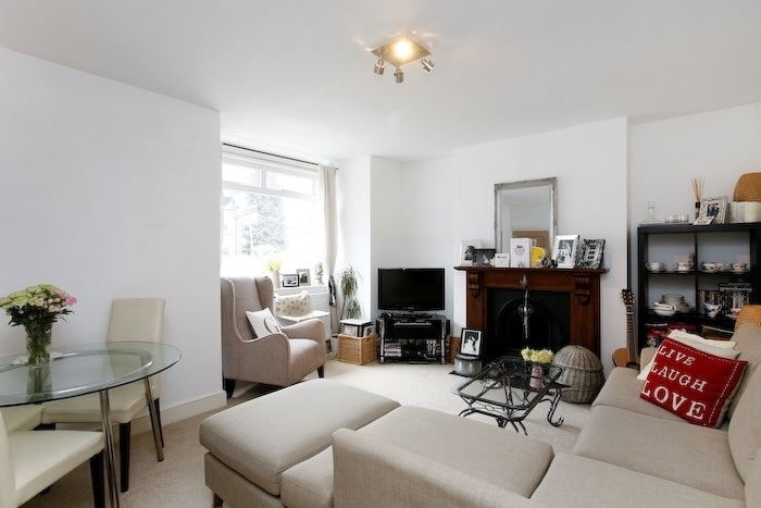 Flat Leopold Road in Greater London